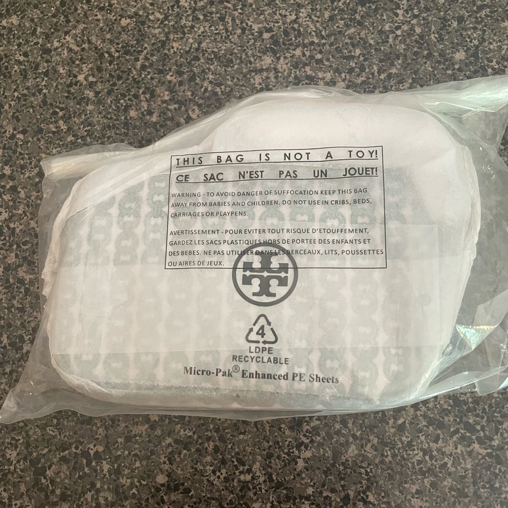 Tory Burch Green and White Chain Pattern Wristlet - Picture 8 of 9